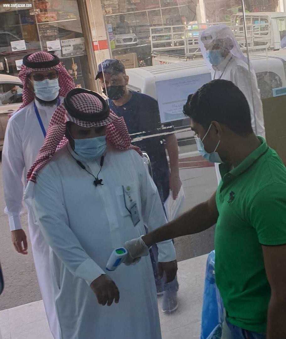 بالصور...رئيس بلدية فيفاء يتابع تطبيق الاحترازات ميدانيا
