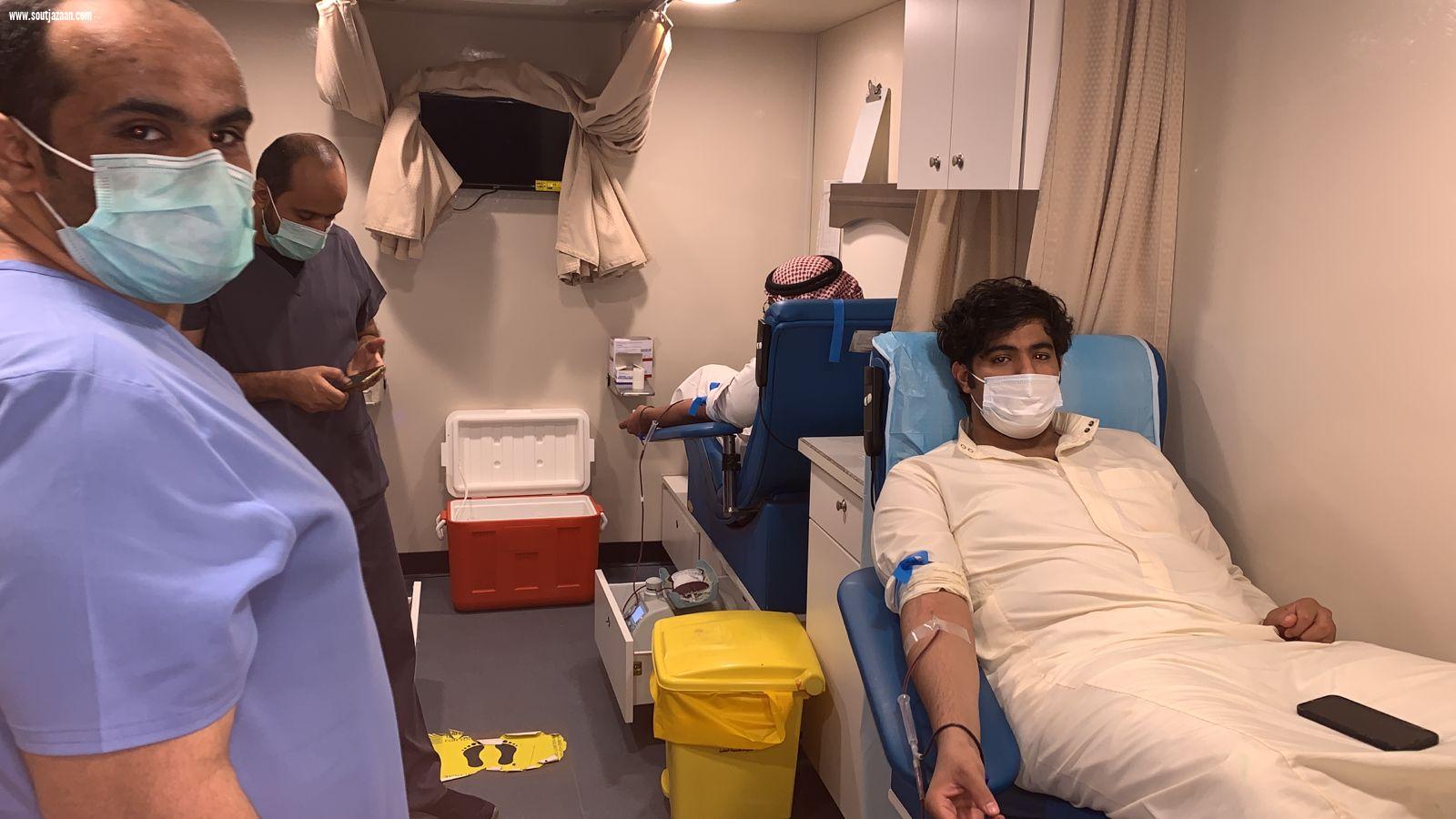 تزامناً مع اليوم الوطني الـ91 وتحت شعار (دام_دمك) وفي عدة مواقع مختلفة صحة جازان تُنفذ حملات للتبرع بالدم  بمستشفيات المنطقة وعربات التبرع بالدم المتنقلّة