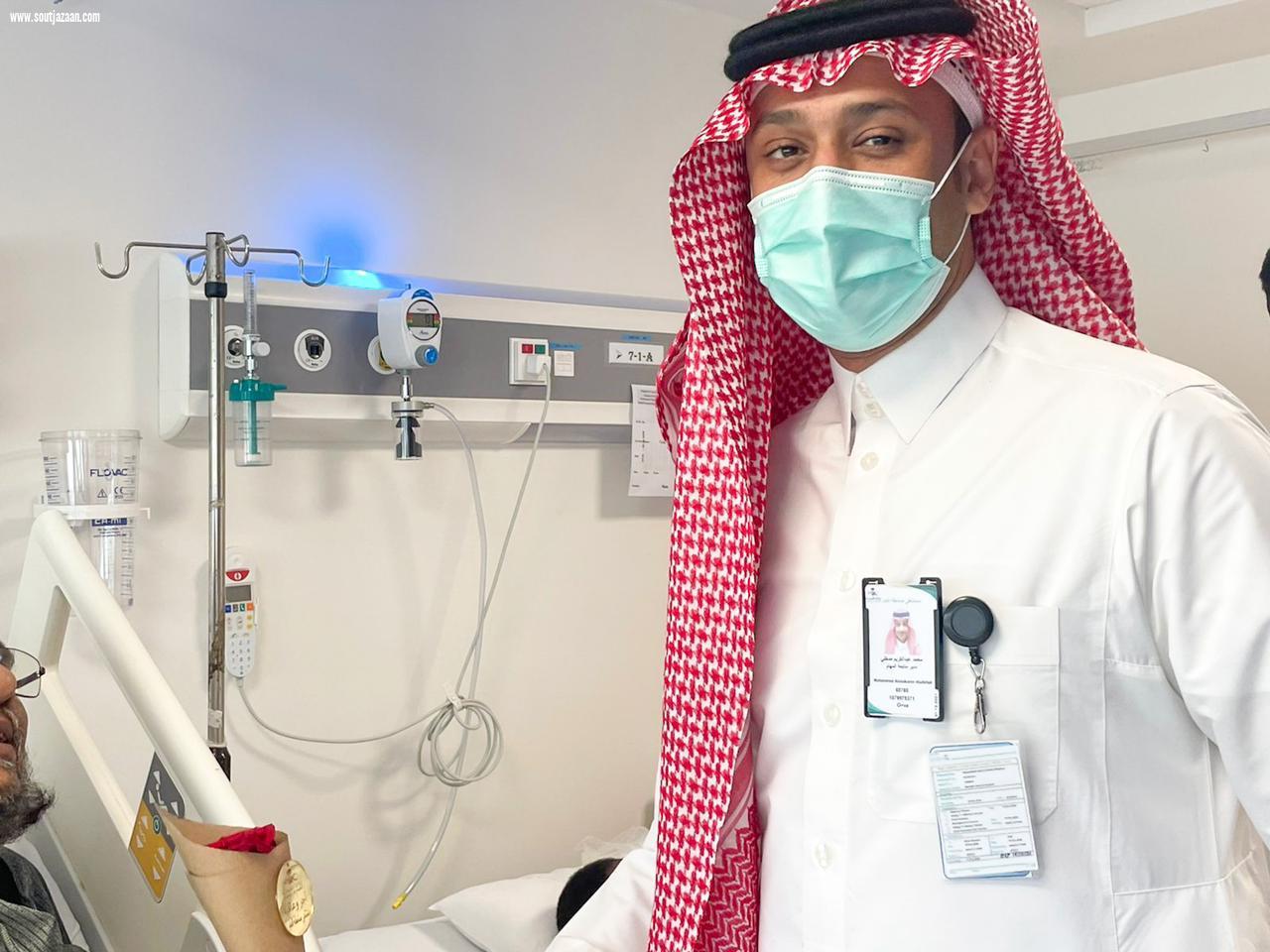 توزيع الورود على المرضى بمستشفى صامطة من قبل مكتب الابداع بالمستشفي عبدالله مشهور/صامطة