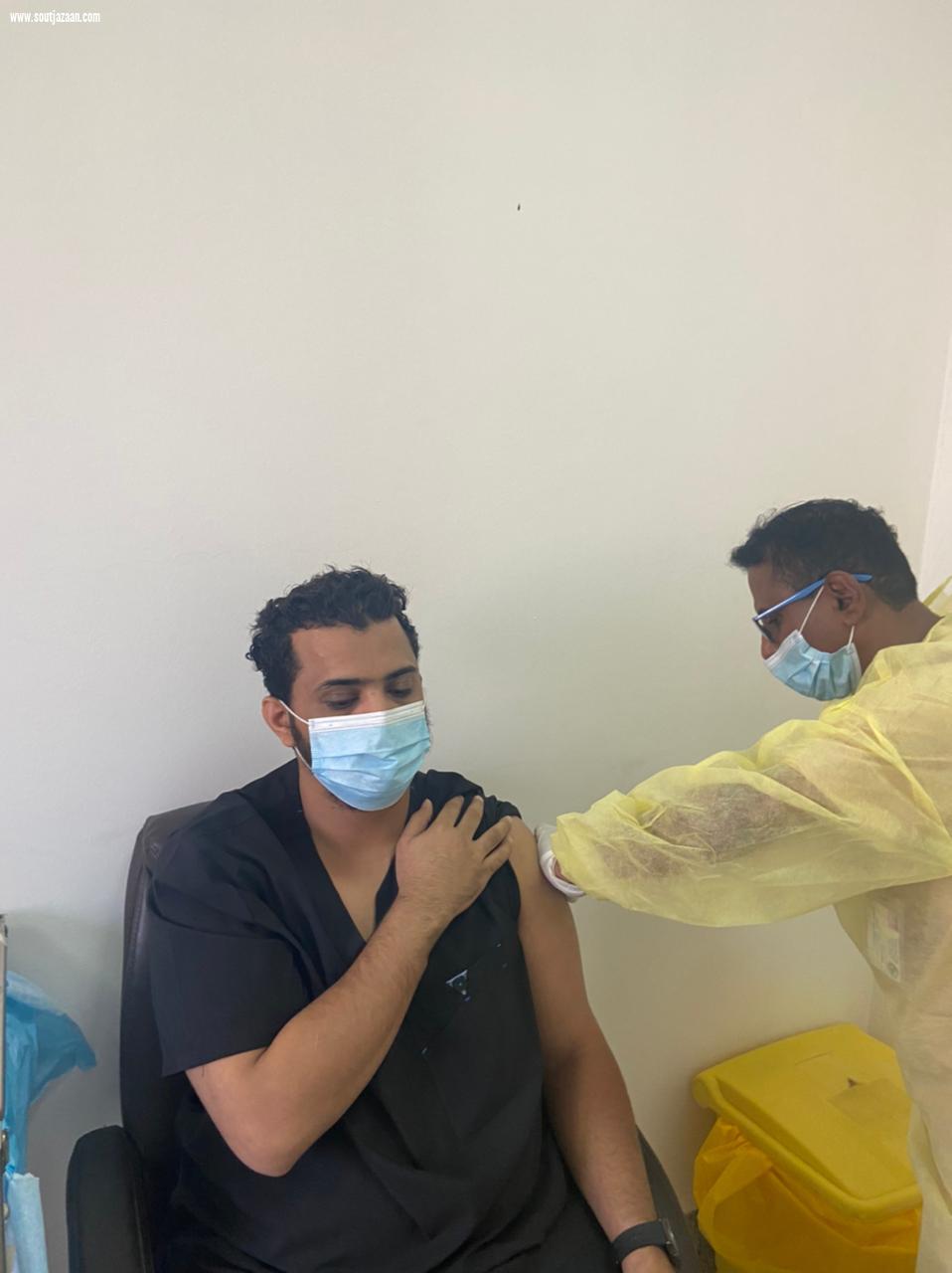 الدكتور الصميلي يتلقى الجرعة الاولى من لقاح فايروس كورونا