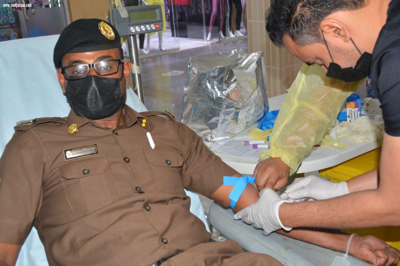 مدير إدارة شؤون المراكز الصحية بصحة جازان البجوي يدشن حملة التبرع بالدم دماؤنا للوطن