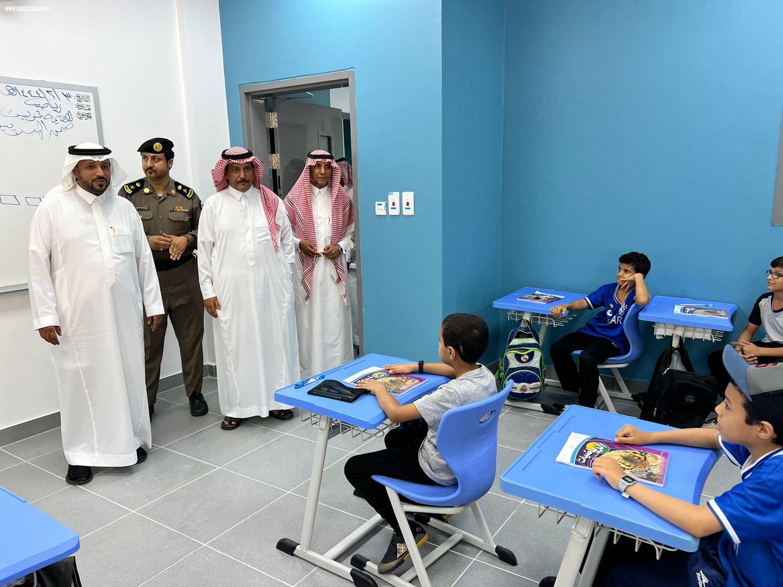 القحطاني محافظ فيفاء يتفقد مجمع الدفرة التعليمي