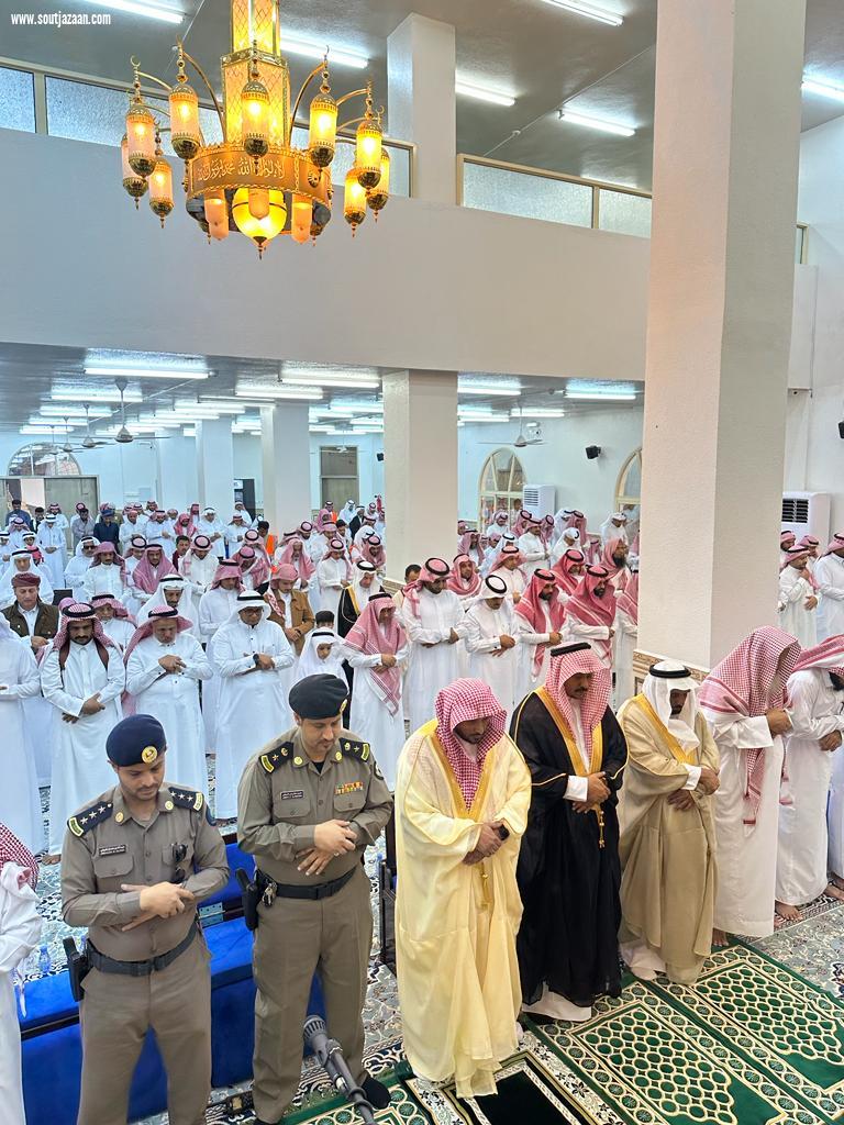 محافظ فيفاء يؤدي صلاة عيد الفطر المبارك