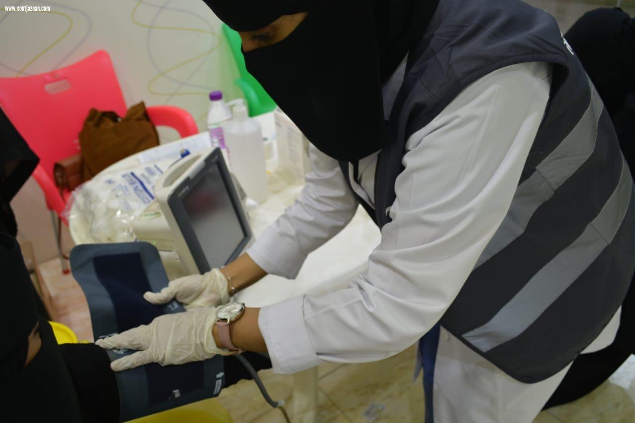 مدير إدارة شؤون المراكز الصحية بصحة جازان البجوي يدشن حملة التبرع بالدم دماؤنا للوطن