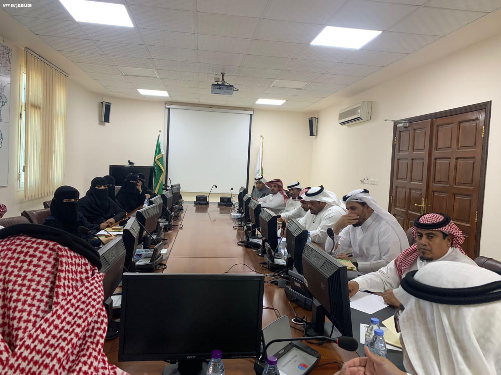 مدير عام فرع البيئه بجازان يجتمع مع مدير عام الإرشاد والابحاث الزراعيه بالوزاره 