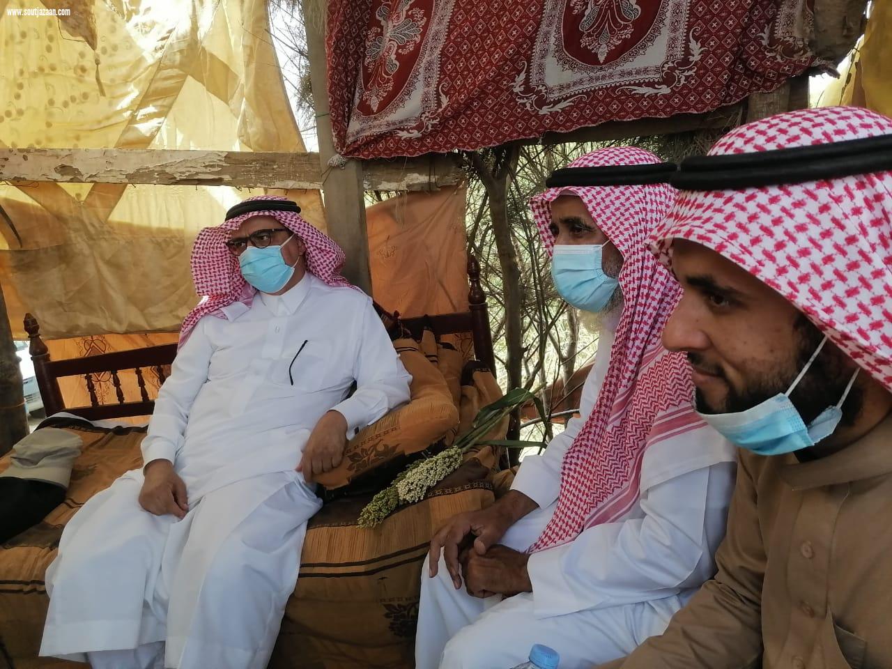 المزارع علي عبده حازمي يستقبل وفد الفاوفي مزرعته بضمد