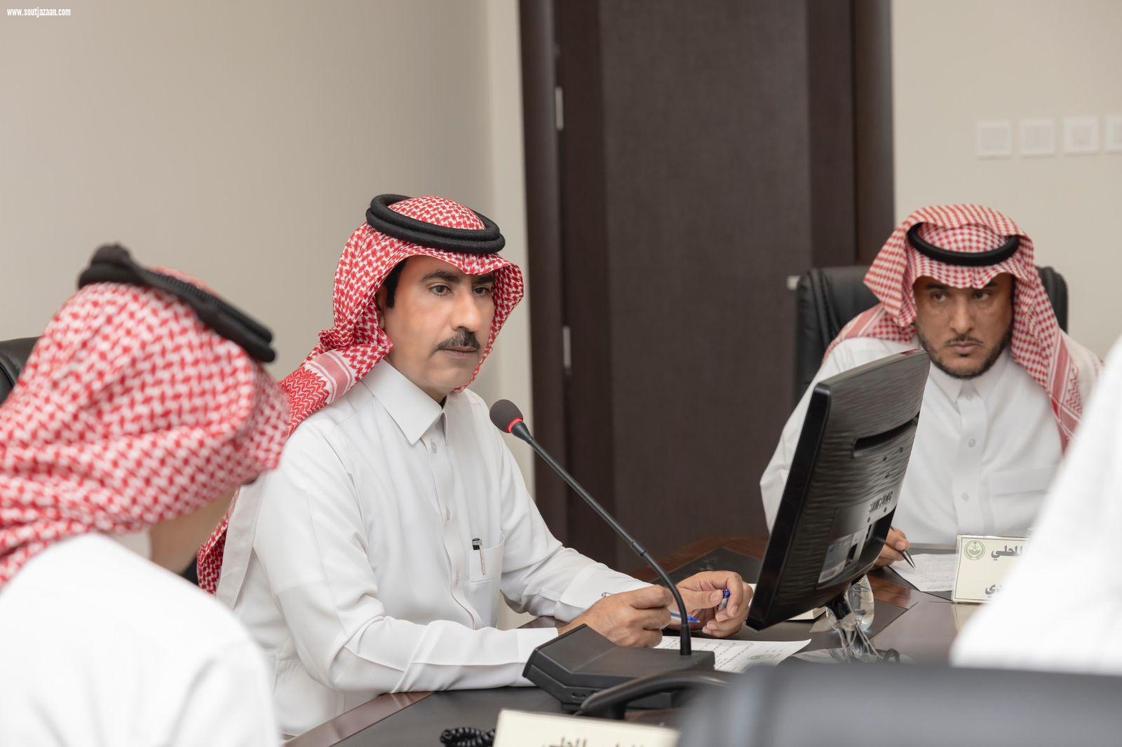 محافظ الطوال بن رازن يترأس جلسة المجلس المحلي في دورة الأولى لعام ١٤٤٥هـ‍