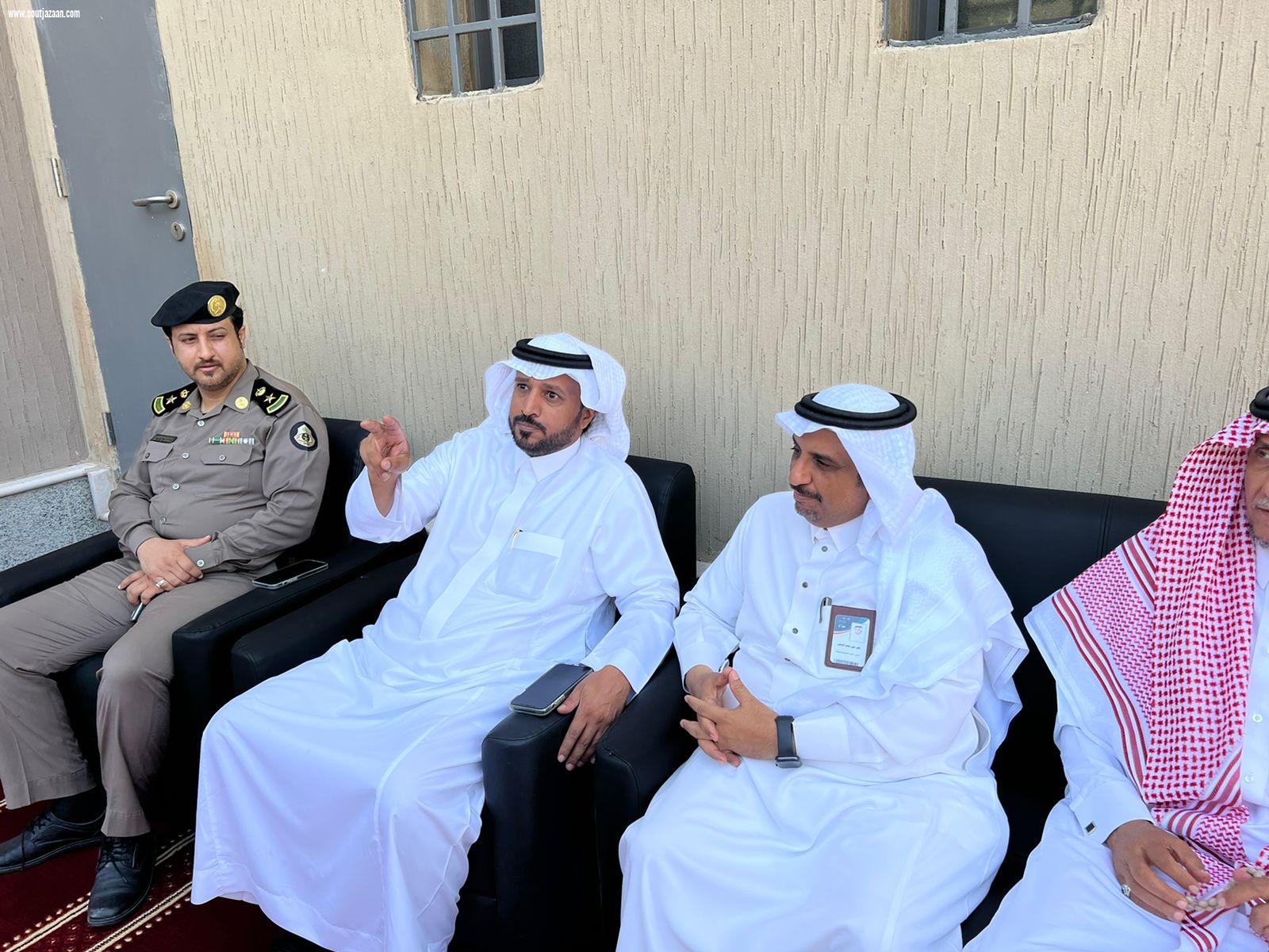 القحطاني محافظ فيفاء يتفقد مجمع الدفرة التعليمي