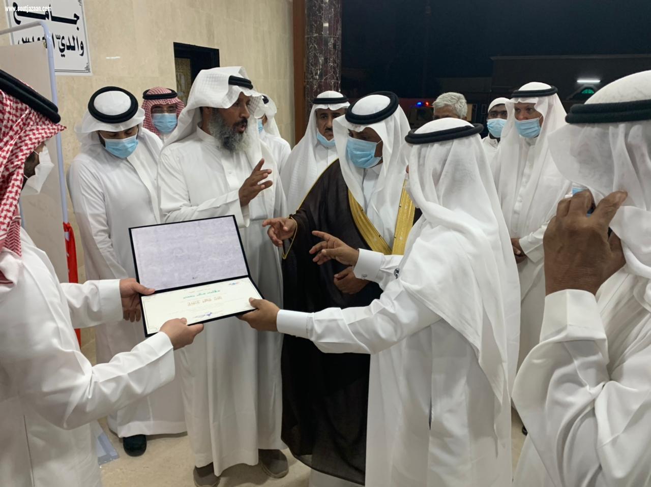 محافظ بيش يفتتح جامع العميس بالفطيحة 