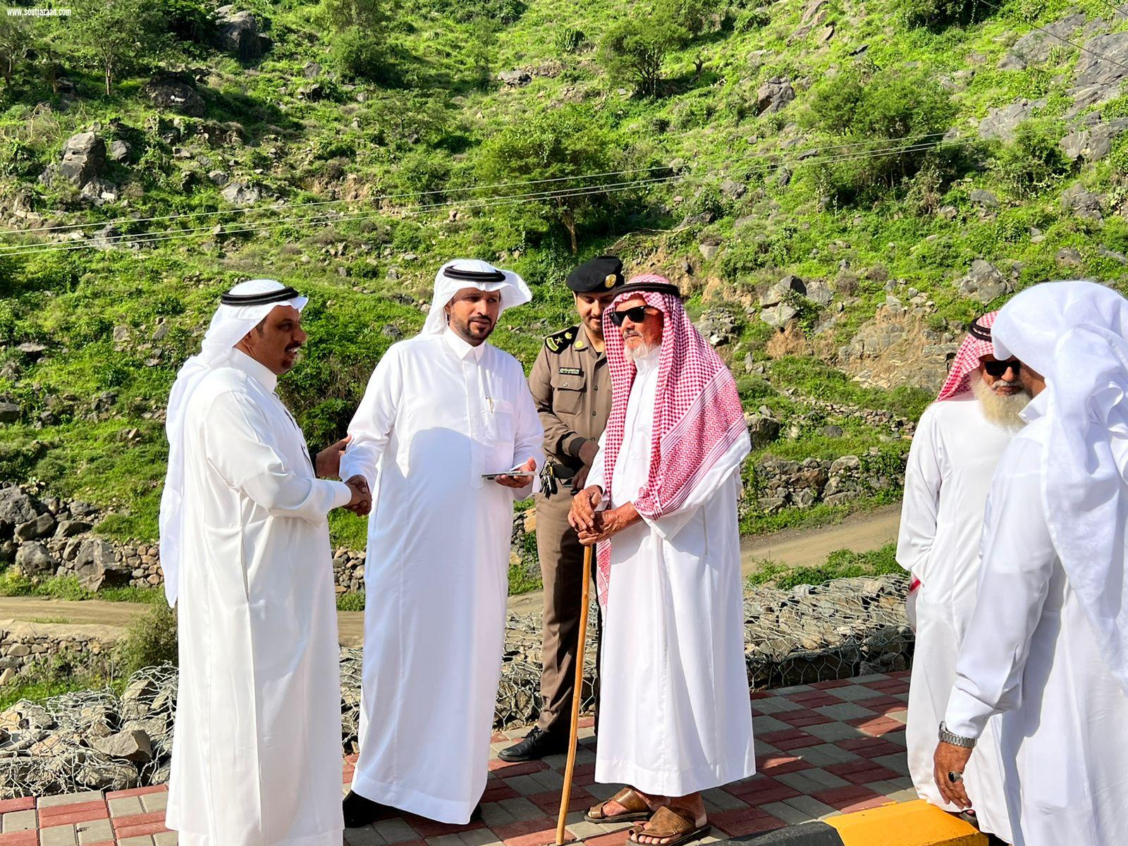 القحطاني محافظ فيفاء يتفقد مجمع الدفرة التعليمي