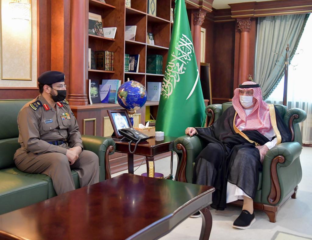 سمو أمير منطقة جازان يستقبل مدير الدفاع المدني بالمنطقة ويتسلم التقرير السنوي