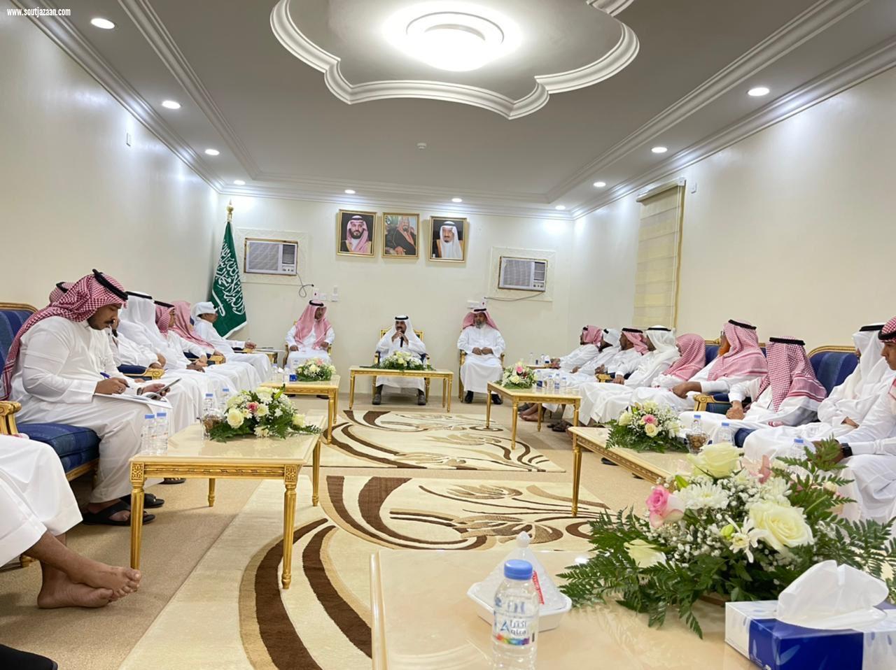 محافظ بـيـش يتفقد مركز الخلاوية والنجوع والقرى التابعة له