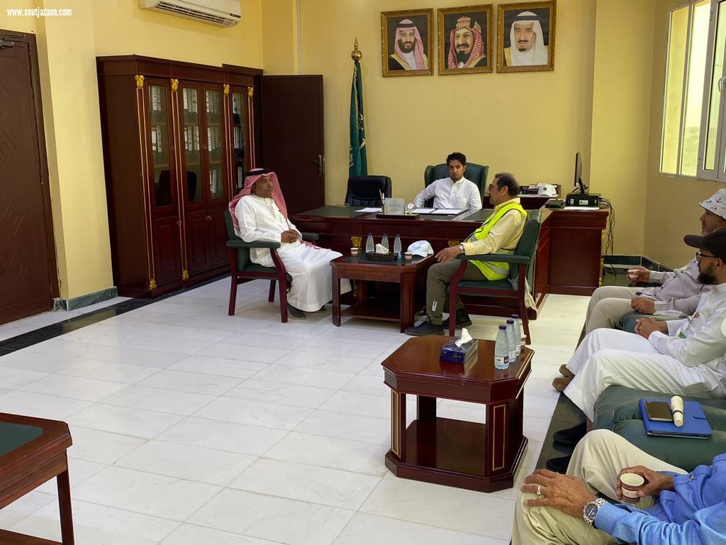 وفد من المركز الوطني للغطاء النباتي يزور جزر محافظه فرسان 