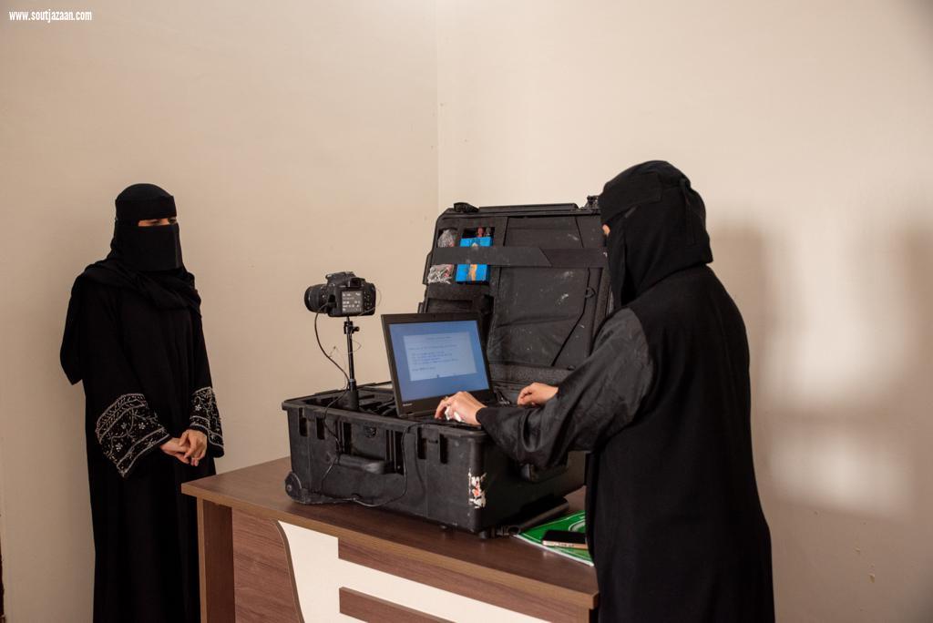 الوحدة المتنقلة للأحوال المدنية تقدم خدماتها بمحافظة بيش 