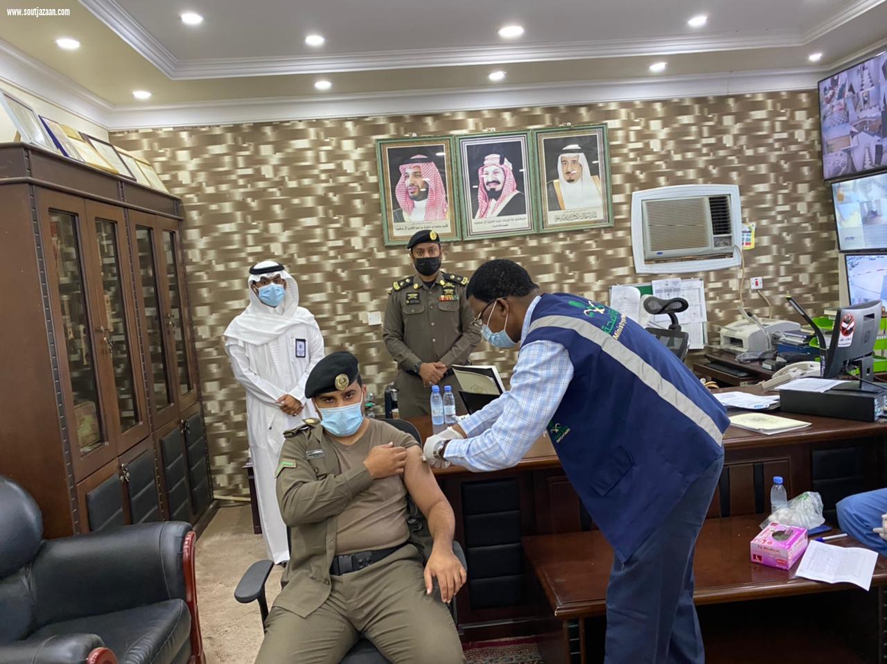 بحضور محافظ أحد المسارحة .. القطاع الصحي الجنوبي يبدأ حملته لتطعيم منسوبي الجهات الحكومية بالمحافظة 