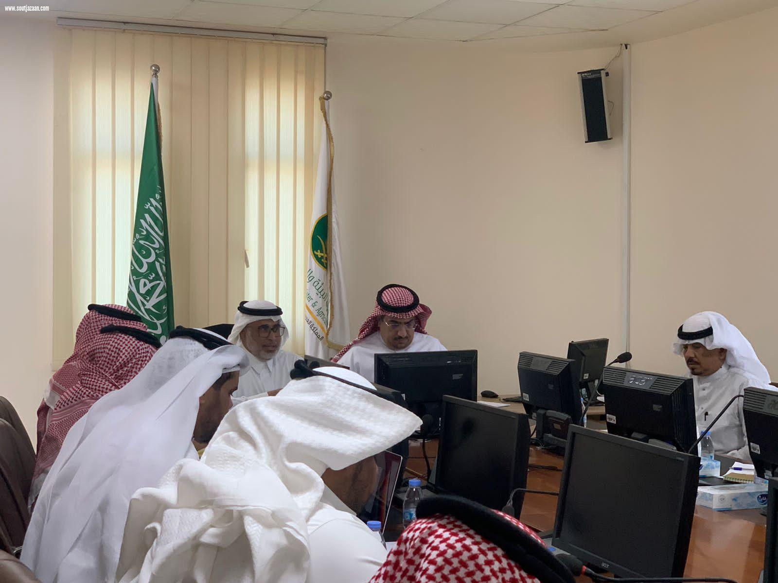 مدير عام فرع البيئه بجازان يجتمع مع مدير عام الإرشاد والابحاث الزراعيه بالوزاره 