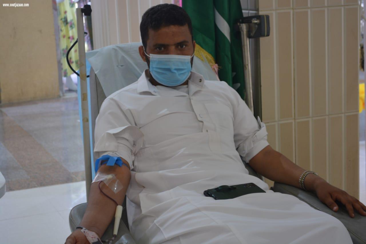 مدير إدارة شؤون المراكز الصحية بصحة جازان البجوي يدشن حملة التبرع بالدم دماؤنا للوطن