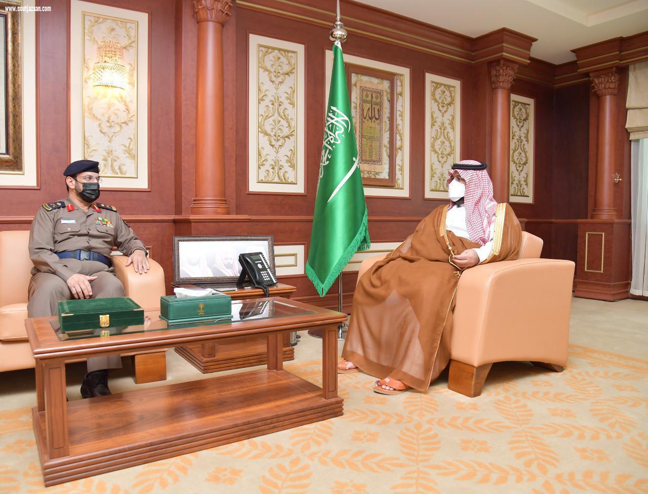 سمو الأمير محمد بن عبدالعزيز يستقبل مدير الدفاع المدني بالمنطقة ويتسلم التقرير السنوي