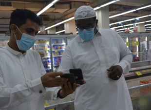 حملة اللجنة الوطنية لمكافحة التبغ بصحة جازان تواصل   جولاتها  من خلال فريق التوعية الصحية في مستشفى صامطة العام