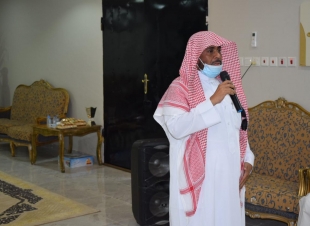 محافظ بـيـش يتفقد مركز مسلية ويلتقي بالاهالي 