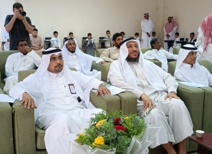 وكيل محافظة صبيا يتفقد عددا من الطلاب في فصول مجمع مدارس الباحر للبنين 