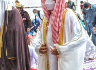 رئيس مركز الفطيحة بمحافظة بيش يتقدم المصلين لأداء صلاة عيدالأضحى المبارك